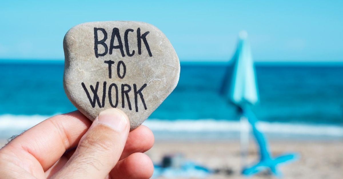 10 tips για ομαλή επιστροφή στη δουλειά μετά τις διακοπές (χωρίς άγχος)
